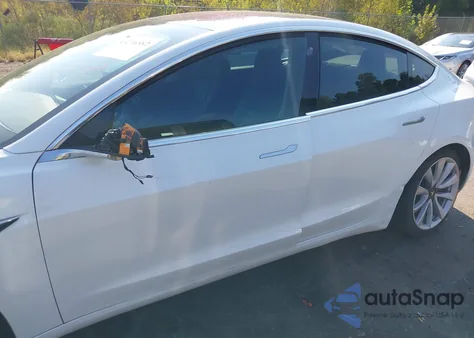 2018 Tesla Model 3 Long Range/Mid Range из США, поврежденный, VIN 5YJ3E1EAXJF025089